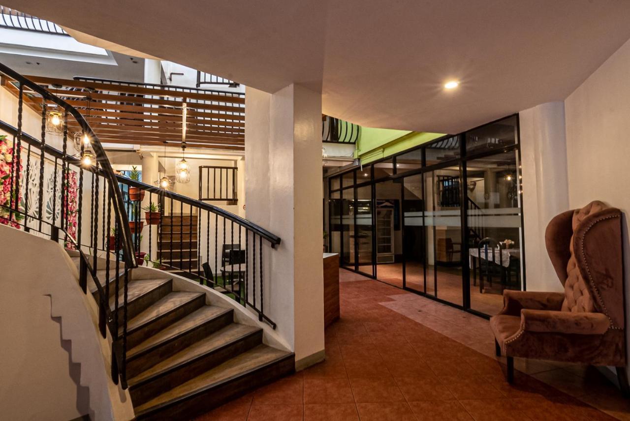 Kiwi Hotel Cebu Екстериор снимка